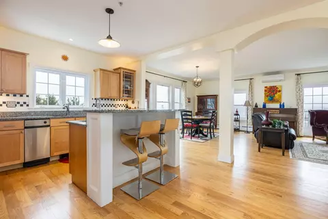 24 Brackett St #4, Portland, ME 04102