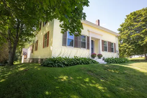 31 Commercial St, Winterport, ME 04496