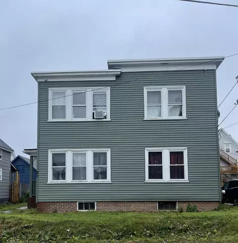 93 Howe St, Lewiston, ME 04240