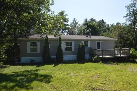38 Oakland Rd, Belgrade, ME 04917