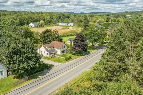 28 Old County Rd, Thomaston, ME 04861
