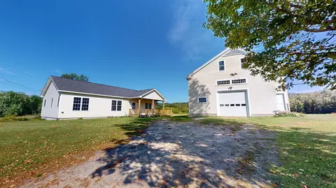 841 Gardiner Rd, Wales, ME 04280