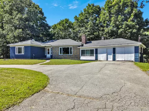 2 Old Belgrade Rd, Augusta, ME 04330