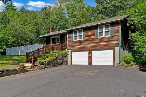 16 Sawyer Ln, Springvale, ME 04083