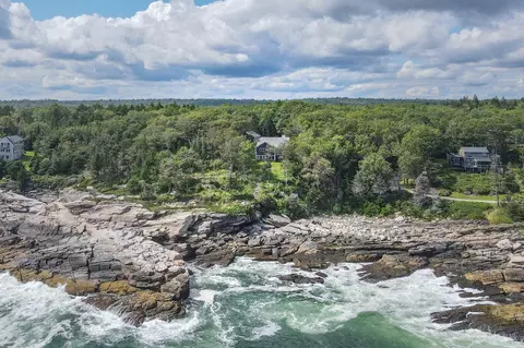 45 Martha Beck Dr, Bristol, ME 04539