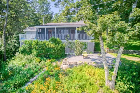 44 Lincoln St, Boothbay, ME 04544