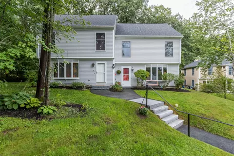 2 Apple Ledge Dr #B, Portland, ME 04103