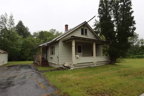 1041 Sabattus St, Lewiston, ME 04240