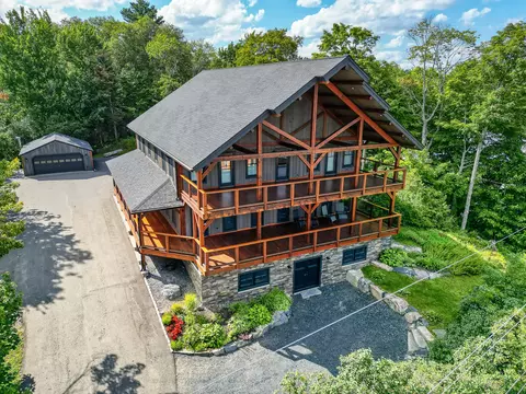 18 Lakeview St, Greenville, ME 04441