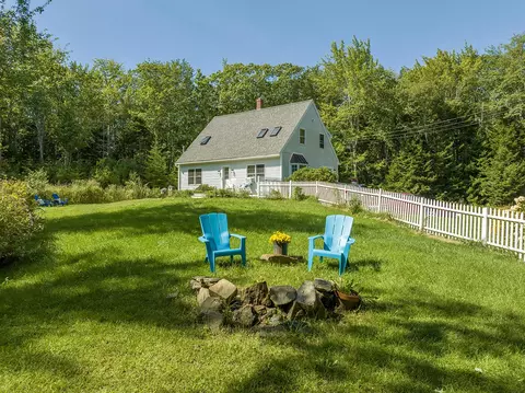 131 Stones Point Rd, Cushing, ME 04563