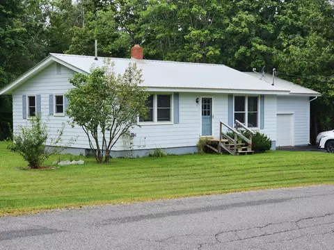 5 Evergreen Dr, Lincoln, ME 04457