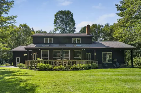 19 Stonecrest Dr, Falmouth, ME 04105