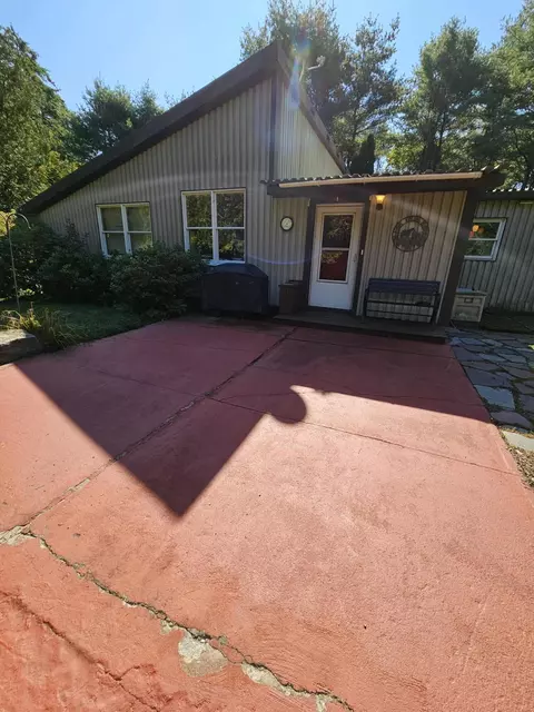 396 Lisbon St, Lisbon, ME 04250