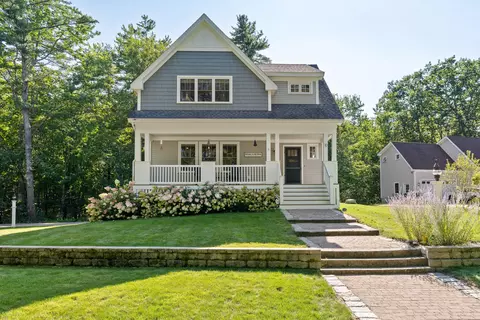 10 Dixon Dr, Kennebunk, ME 04043