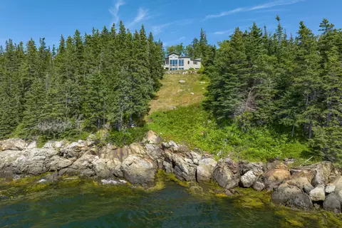 47 Dyces Head Rd, Castine, ME 04421