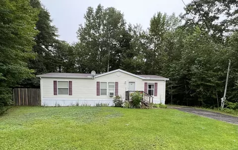 78 Moore Dr, Sabattus, ME 04280