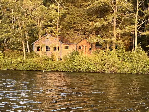 71 Knipemasters Ln, Bremen, ME 04551