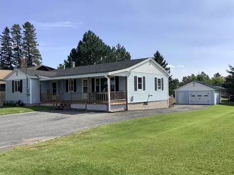 97 Mechanic St, Presque Isle, ME 04769