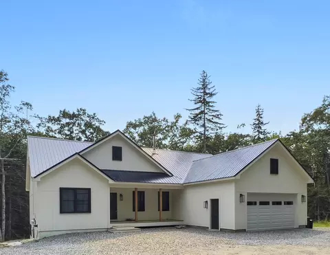 25 Eastwood Ct, Bristol, ME 04539