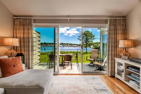 21 Portview Ln #11, Kennebunk, ME 04043