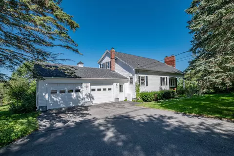 958 Lakeview Dr, China, ME 04358