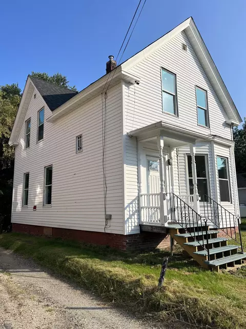 13 Orange St, Lewiston, ME 04240