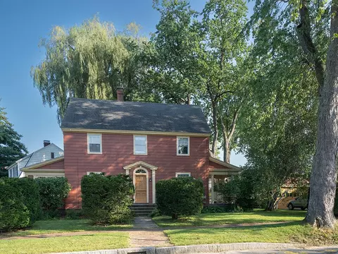 4 Woodmont St, Portland, ME 04102