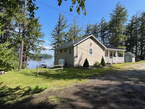 64 Bunker Ln, Hartland, ME 04943