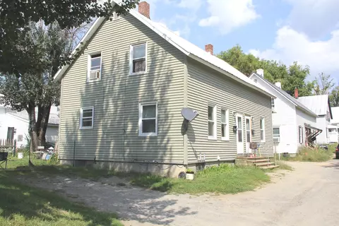 8 Gilblair St, Skowhegan, ME 04976