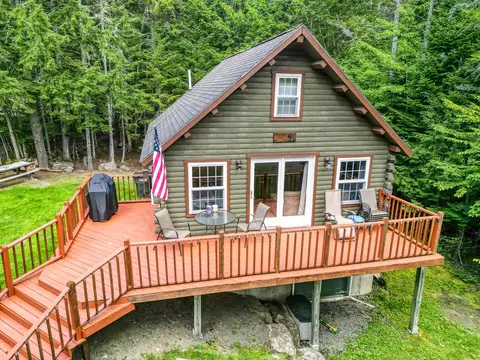 3 Center Ln, Beaver Cove, ME 04441