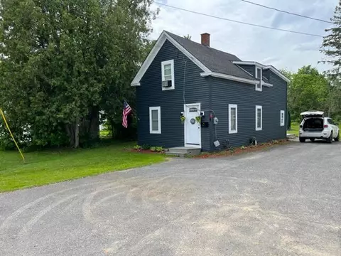 61 Parsons St, Presque Isle, ME 04769