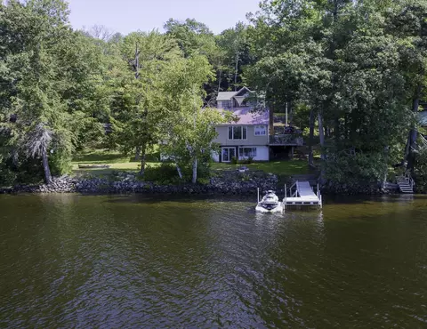 436 Memorial Dr, Winthrop, ME 04364