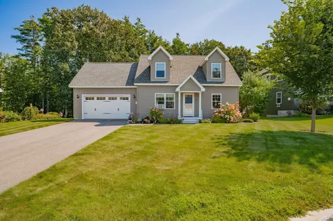 15 Grove St, Gorham, ME 04038