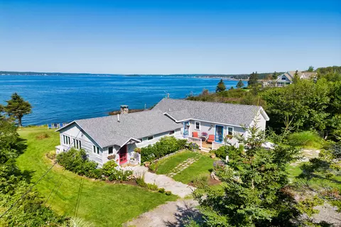 25 W Strand Rd, Bristol, ME 04539