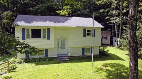 800 Prescott Rd, Manchester, ME 04351