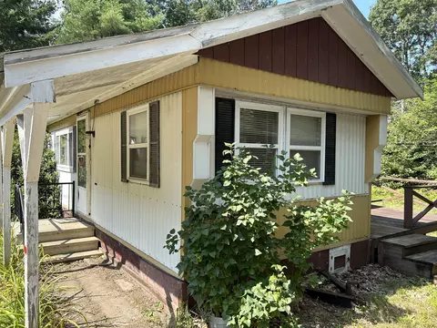 1240 Auburn Rd, Peru, ME 04290