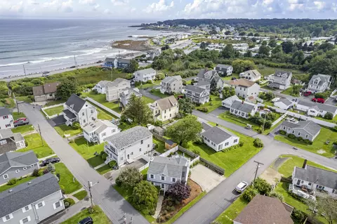 21 Bayview Ave, York, ME 03909