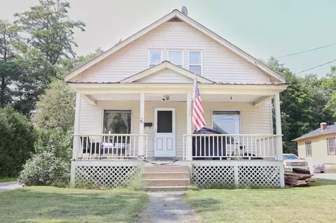 85 Pine St, Paris, ME 04281