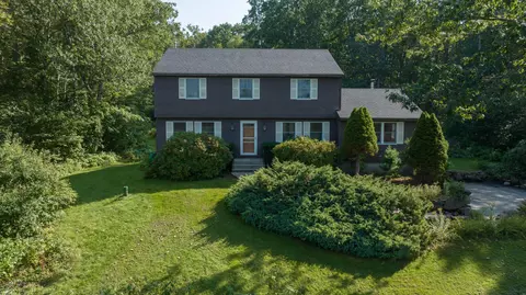 4 Hackmatack Dr, Scarborough, ME 04074