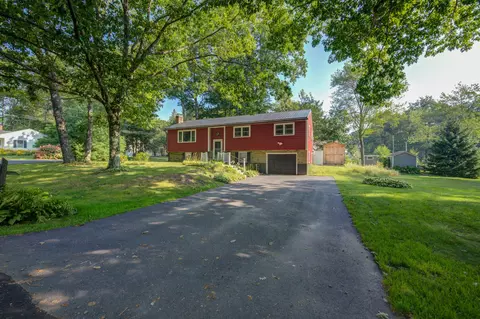 2 Thomas Ave, Topsham, ME 04086