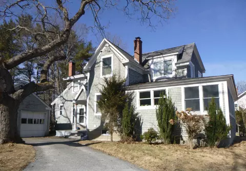 18 Old Mill Rd, Falmouth, ME 04105