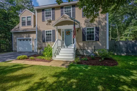 19 Mckenny Dr, New Gloucester, ME 04260