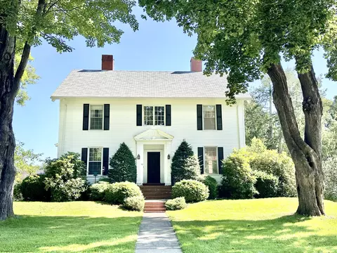 52 Court St, Belfast, ME 04915