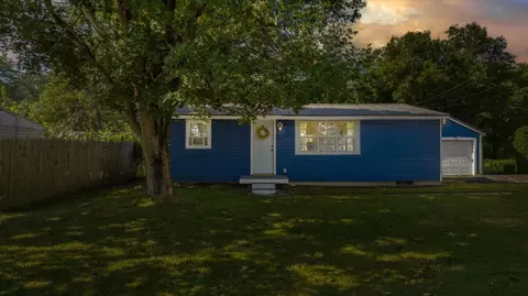 9 Sterling Rd, Auburn, ME 04210