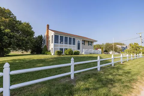 19 Bayberry Ave, Kennebunk, ME 04043