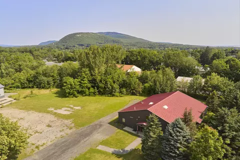 12 Colcord Ave, Camden, ME 04843