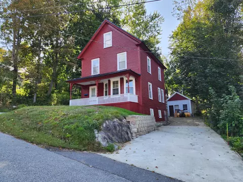 9 Maple St, Livermore Falls, ME 04254