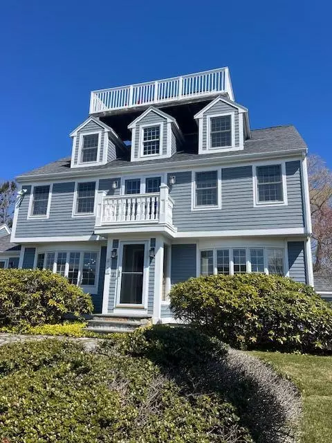 12 Dover Bluff Ave, York, ME 03909