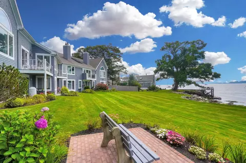 52 Mcfarland Point Dr #26, Boothbay Harbor, ME 04538