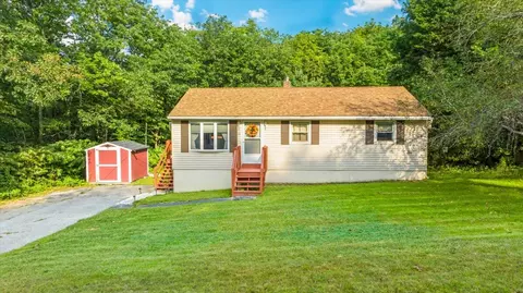 38 Glendale Ave, Auburn, ME 04210